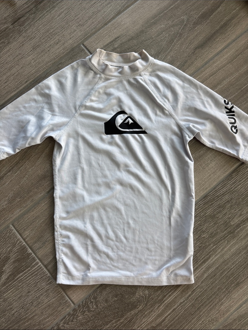 Quiksilver White Short-Sleeve Surf Rash Guard with Black Logo sz 10